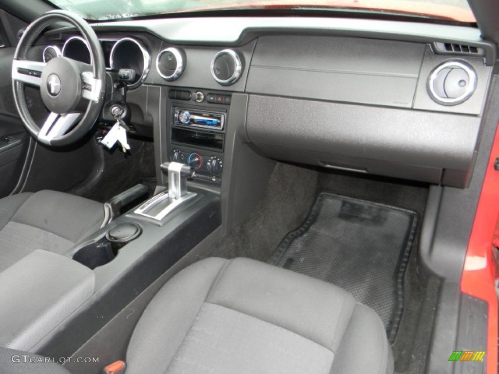Black Interior 2006 Ford Mustang V6 Deluxe Coupe Photo #60194257