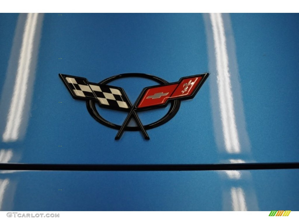 2000 Chevrolet Corvette Coupe Marks and Logos Photos