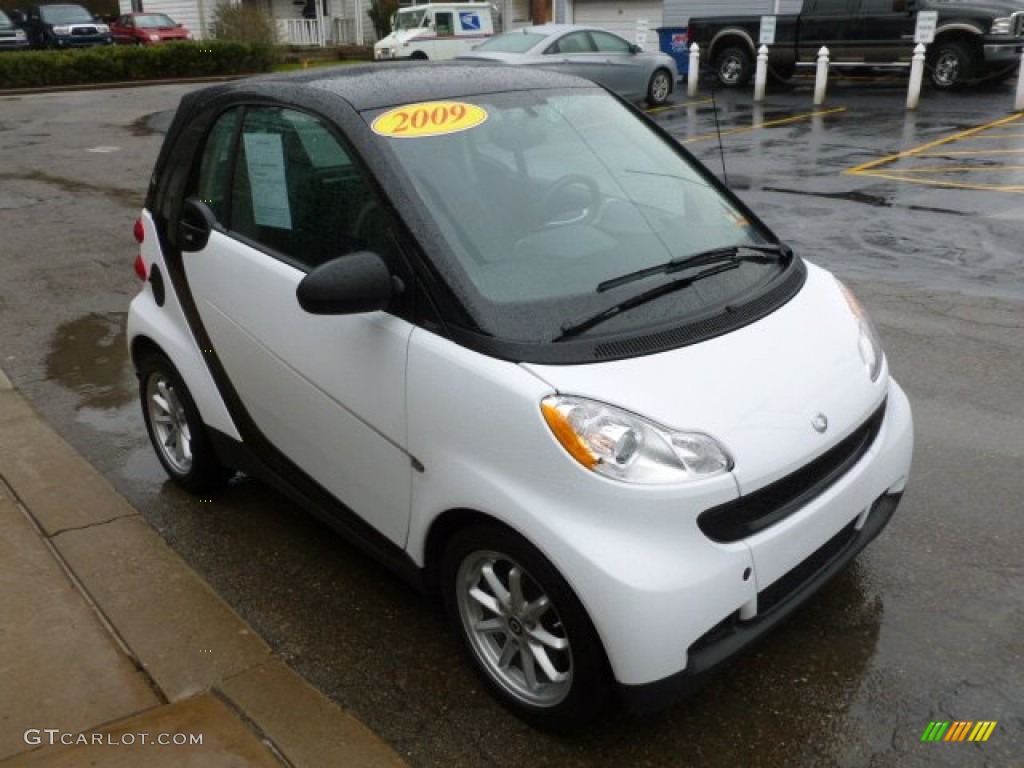Crystal White 2009 Smart fortwo passion coupe Exterior Photo #60196326