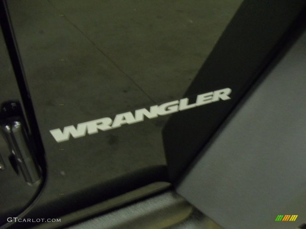 2012 Wrangler Call of Duty: MW3 Edition 4x4 - Black / Call of Duty: Black Sedosa/Silver French-Accent photo #33