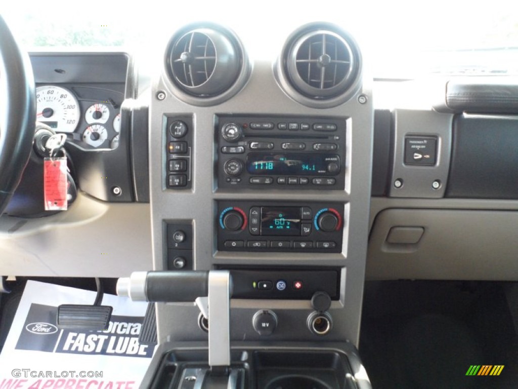 2004 Hummer H2 SUV Controls Photo #60206059