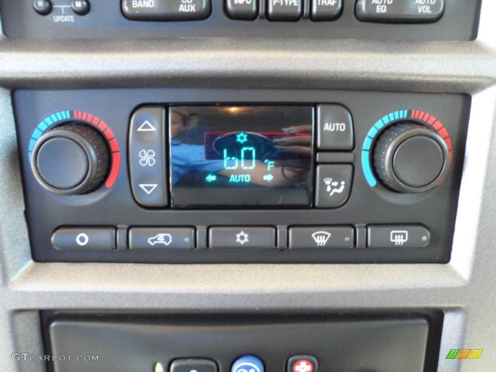 2004 Hummer H2 SUV Controls Photo #60206080