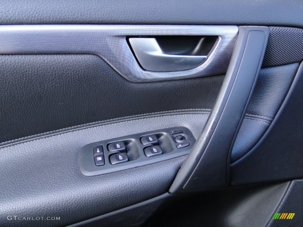 2006 Volvo S60 T5 Controls Photo #60206164