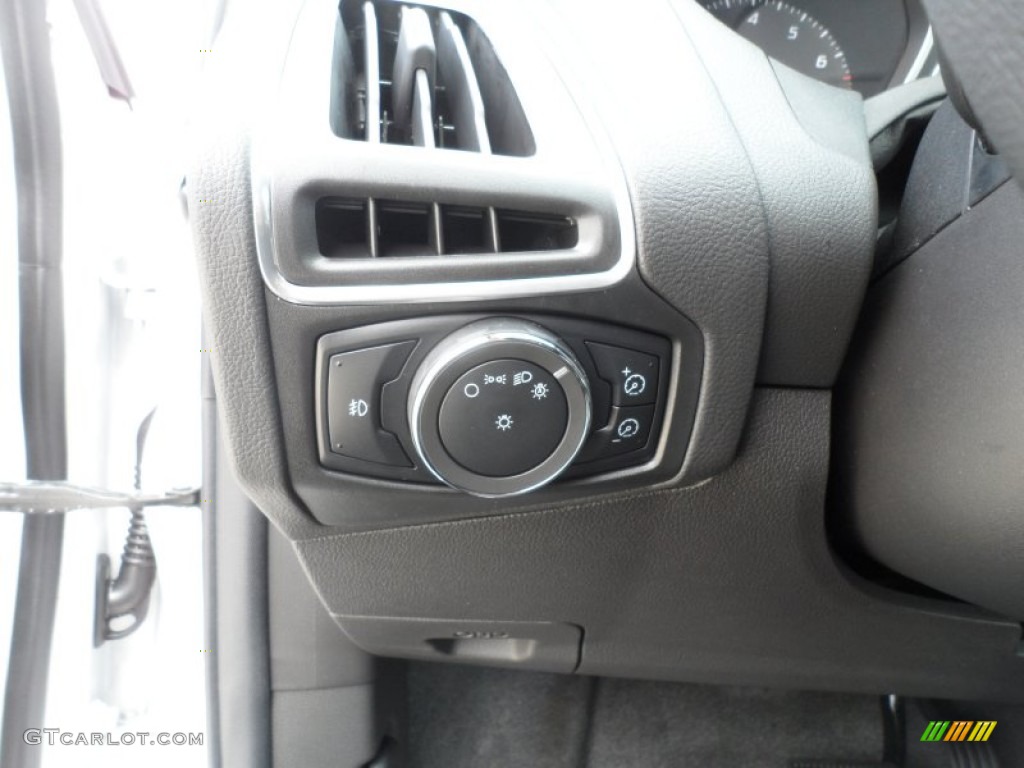 2012 Ford Focus Titanium 5-Door Controls Photo #60207977