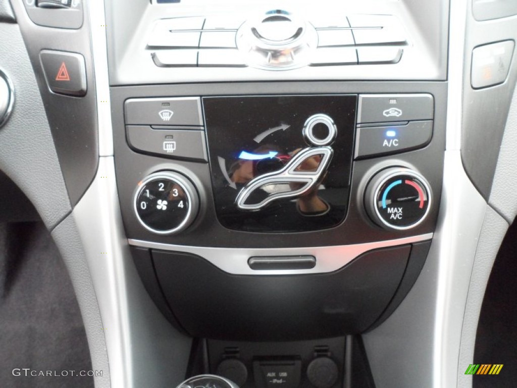 2012 Hyundai Sonata SE Controls Photo #60208246
