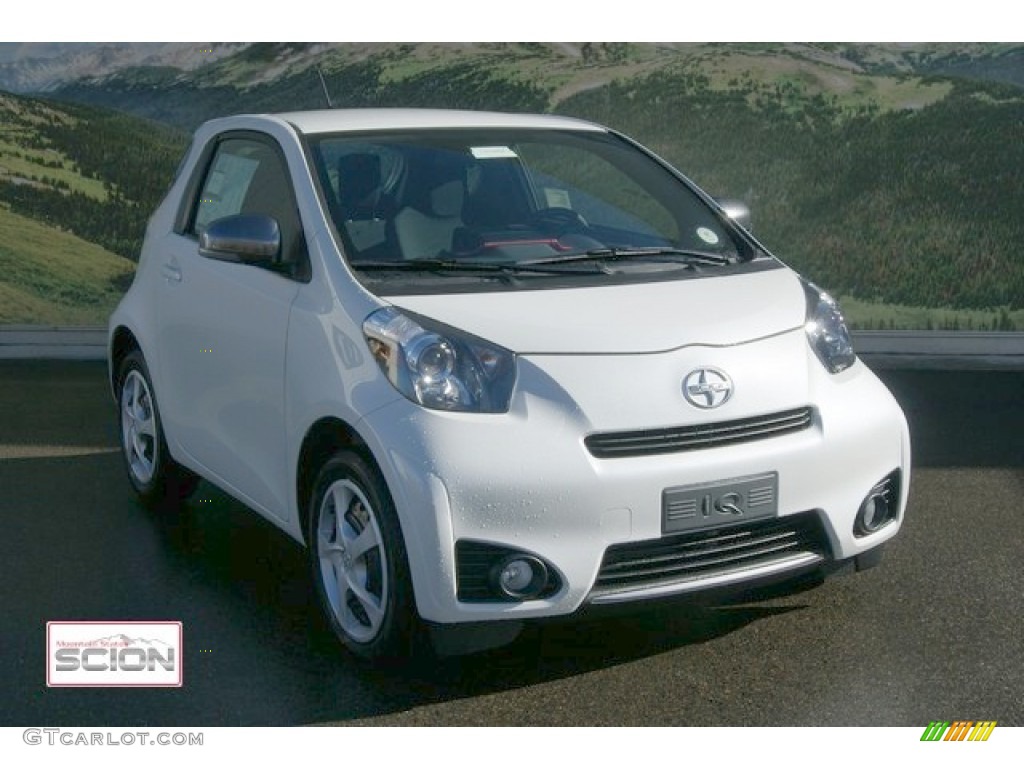 Blizzard White Pearl Scion iQ