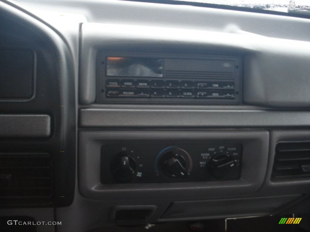 1995 F150 XLT Regular Cab 4x4 - Bright Sapphire Pearl Metallic / Gray photo #12