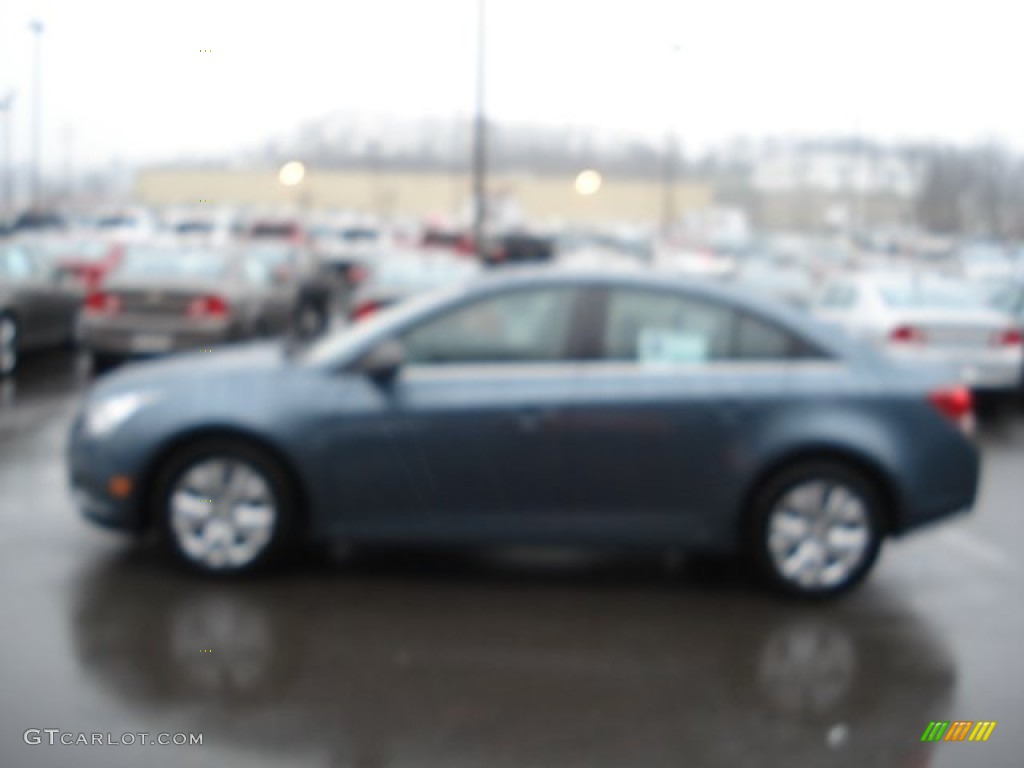 2012 Cruze LS - Blue Granite Metallic / Jet Black/Medium Titanium photo #5
