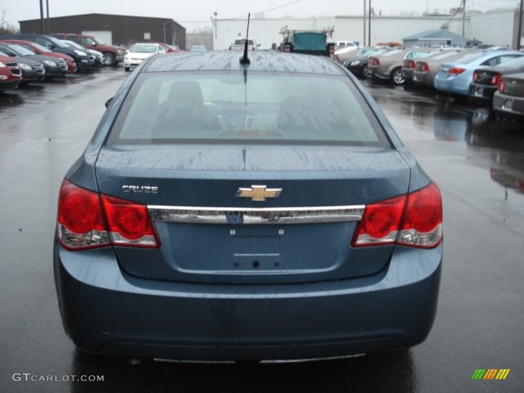 2012 Cruze LS - Blue Granite Metallic / Jet Black/Medium Titanium photo #7