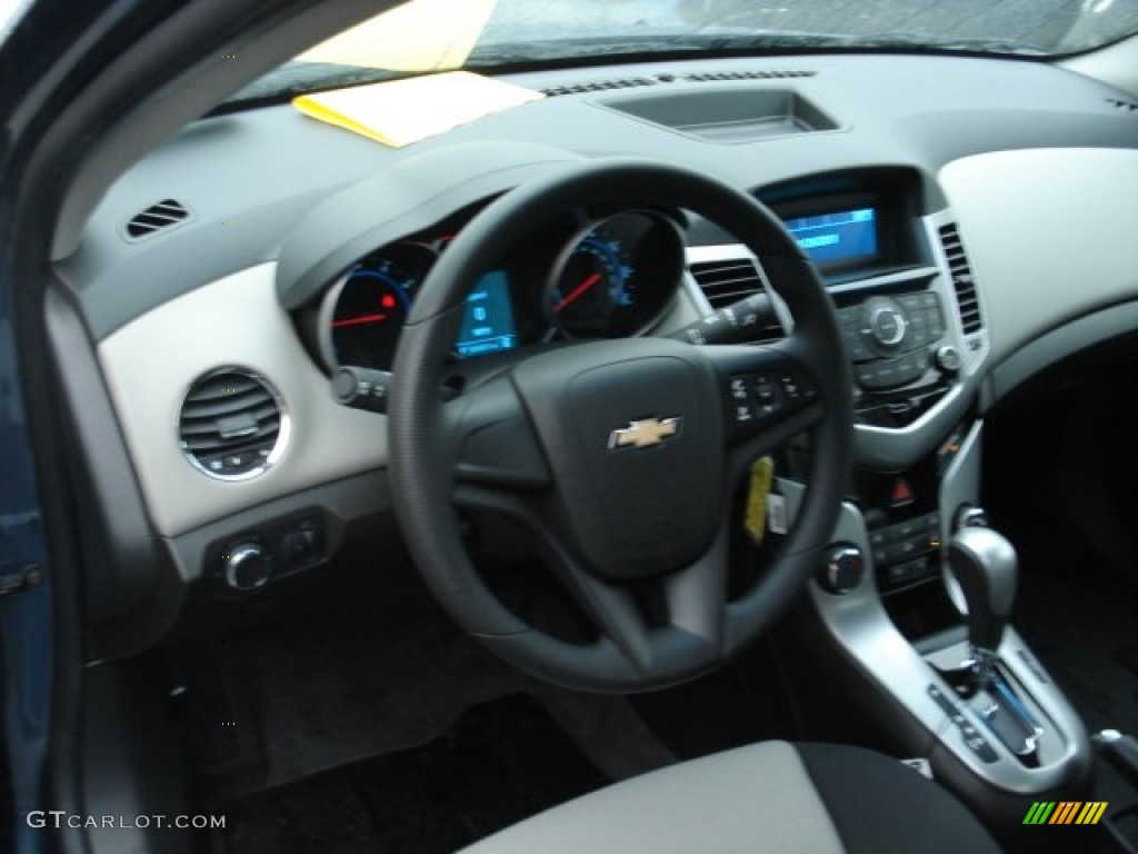 2012 Cruze LS - Blue Granite Metallic / Jet Black/Medium Titanium photo #10