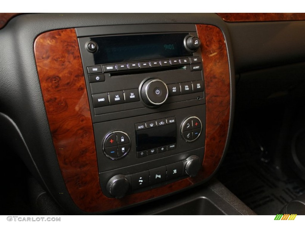 2011 Chevrolet Suburban LT 4x4 Controls Photo #60226702