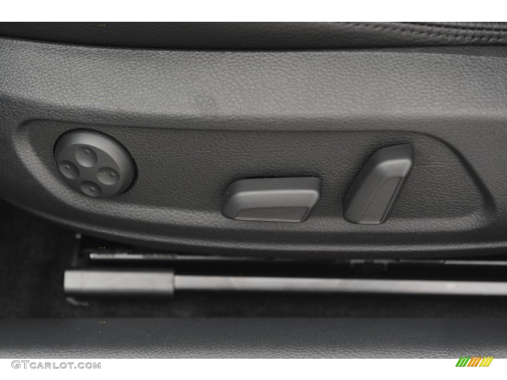 2012 Volkswagen CC Lux Plus Controls Photo #60245122