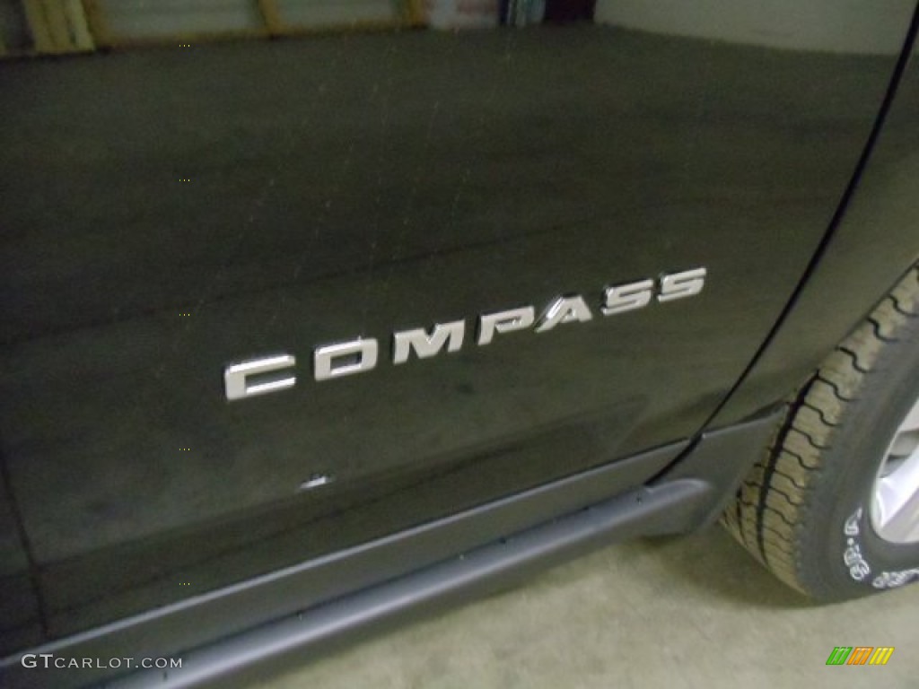 2012 Compass Latitude 4x4 - Black / Dark Slate Gray/Light Pebble Beige photo #28