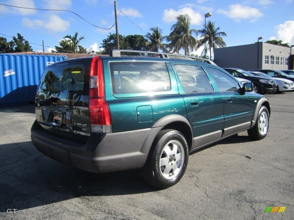 2002 V70 2.4T XC AWD Wagon - Cypress Green Metallic / Taupe/Light Taupe photo #3