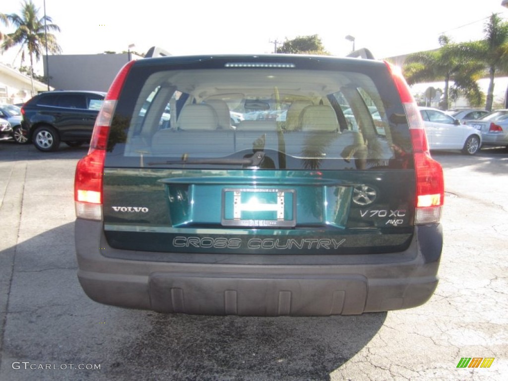 2002 V70 2.4T XC AWD Wagon - Cypress Green Metallic / Taupe/Light Taupe photo #4