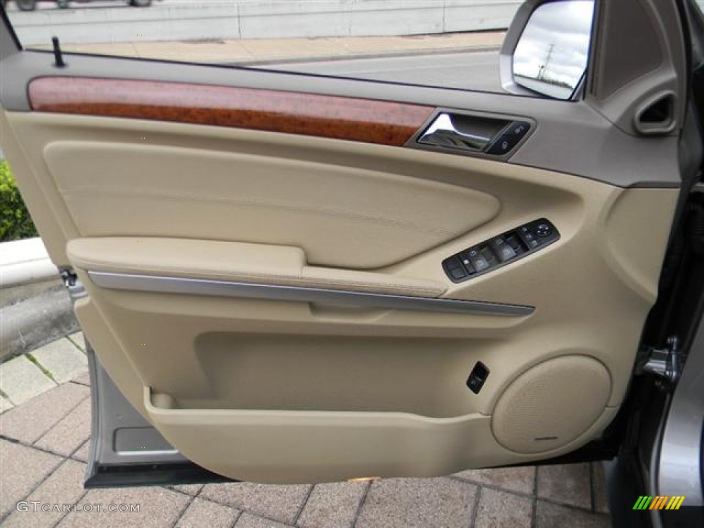 2009 Mercedes-Benz ML 320 BlueTec 4Matic Cashmere Door Panel Photo #60264326
