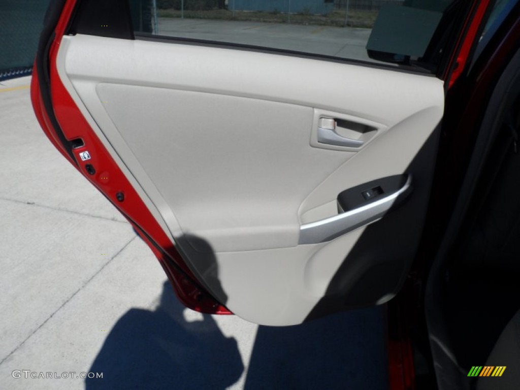 2011 Prius Hybrid II - Barcelona Red Metallic / Bisque photo #22