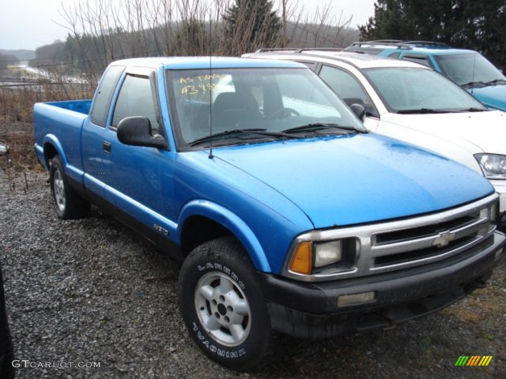 1995 S10 LS Extended Cab 4x4 - Bahama Blue Metallic / Gray photo #3