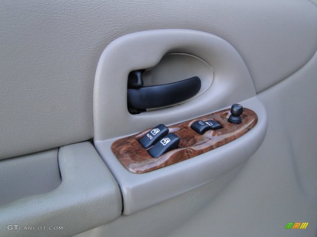 2003 Oldsmobile Silhouette Premiere Controls Photo #60286625