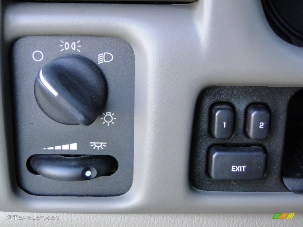 2003 Oldsmobile Silhouette Premiere Controls Photo #60286637