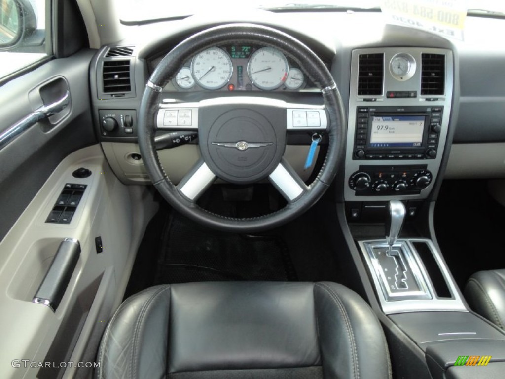 2006 Chrysler 300 C SRT8 Dark Slate Gray/Light Graystone Dashboard