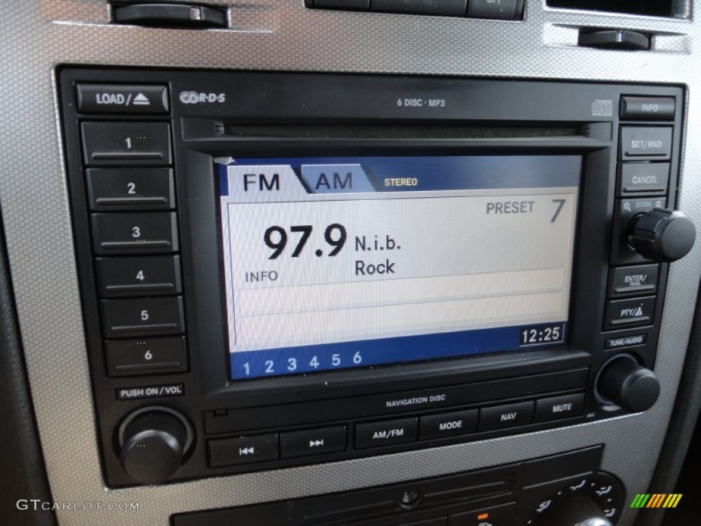 2006 Chrysler 300 C SRT8 Controls Photo #60288589