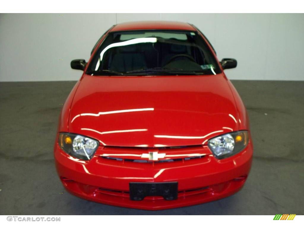 2004 Cavalier Sedan - Victory Red / Graphite photo #2
