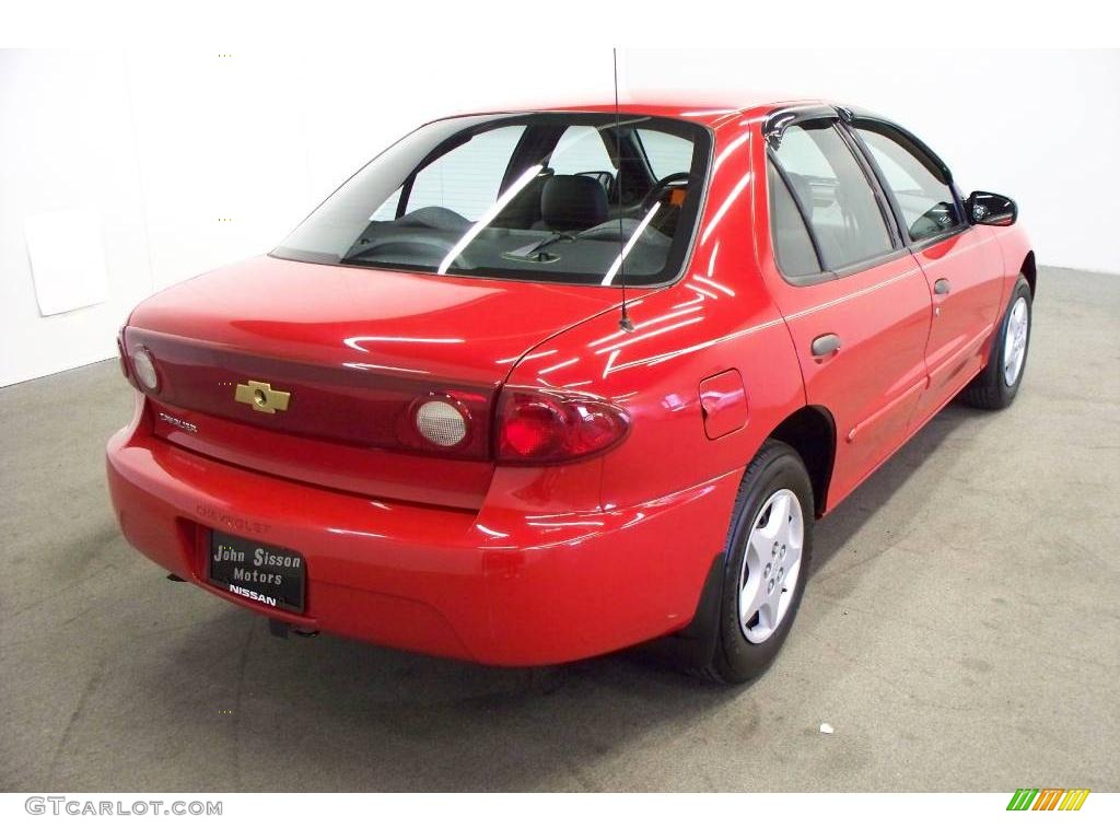 2004 Cavalier Sedan - Victory Red / Graphite photo #4