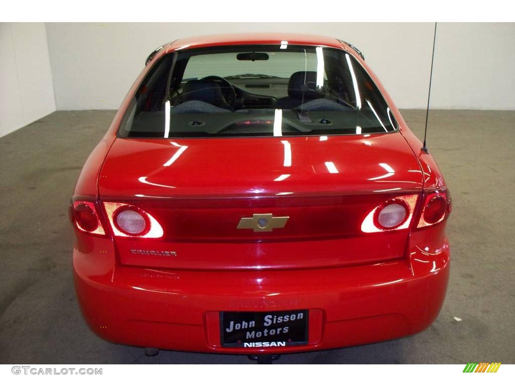 2004 Cavalier Sedan - Victory Red / Graphite photo #5