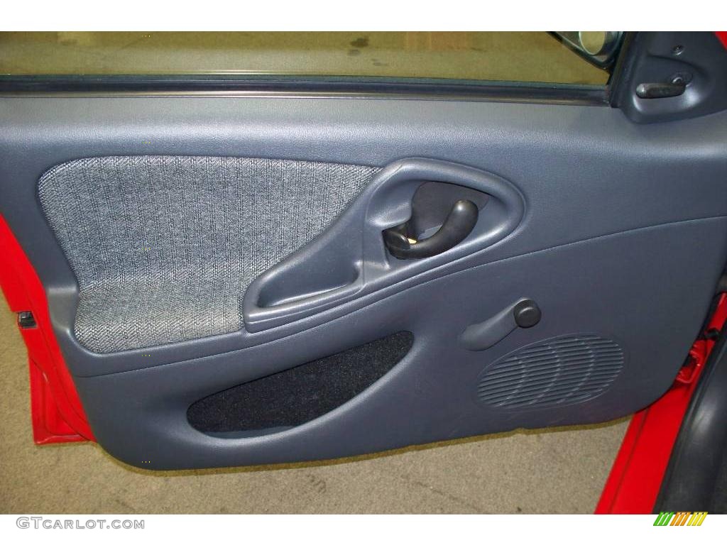 2004 Cavalier Sedan - Victory Red / Graphite photo #10