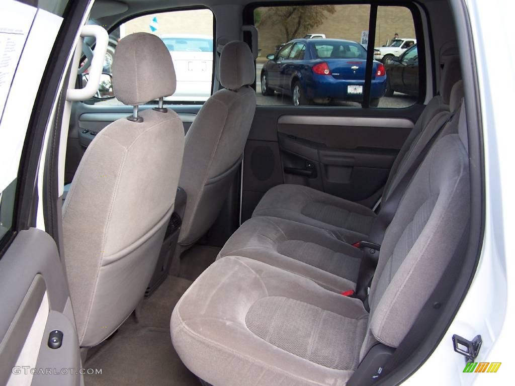 2004 Explorer XLT 4x4 - Oxford White / Graphite photo #2