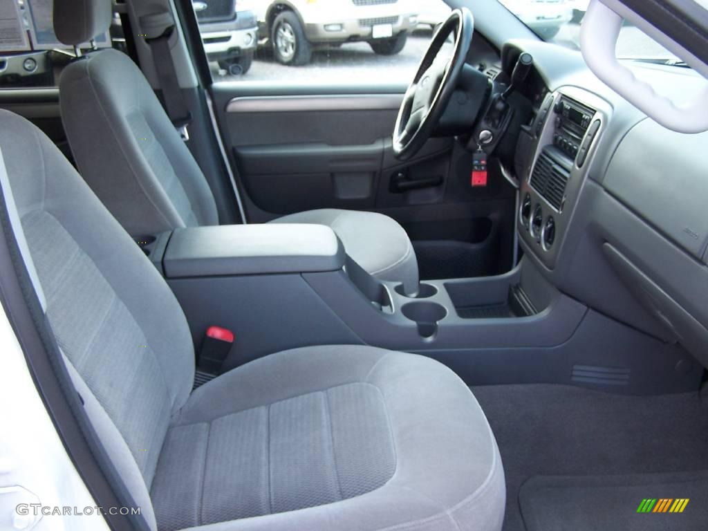2004 Explorer XLT 4x4 - Oxford White / Graphite photo #3