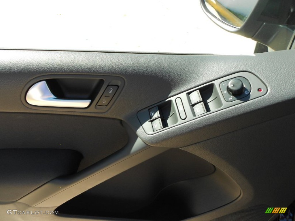 2012 Tiguan S - Deep Black Metallic / Black photo #21