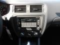 Candy White - Jetta SE Sedan Photo No. 17