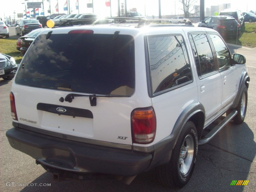 2000 Explorer XLT 4x4 - Oxford White / Medium Prairie Tan photo #5