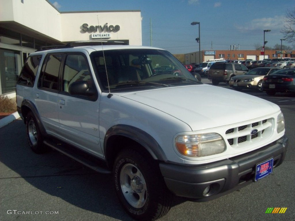 2000 Explorer XLT 4x4 - Oxford White / Medium Prairie Tan photo #7