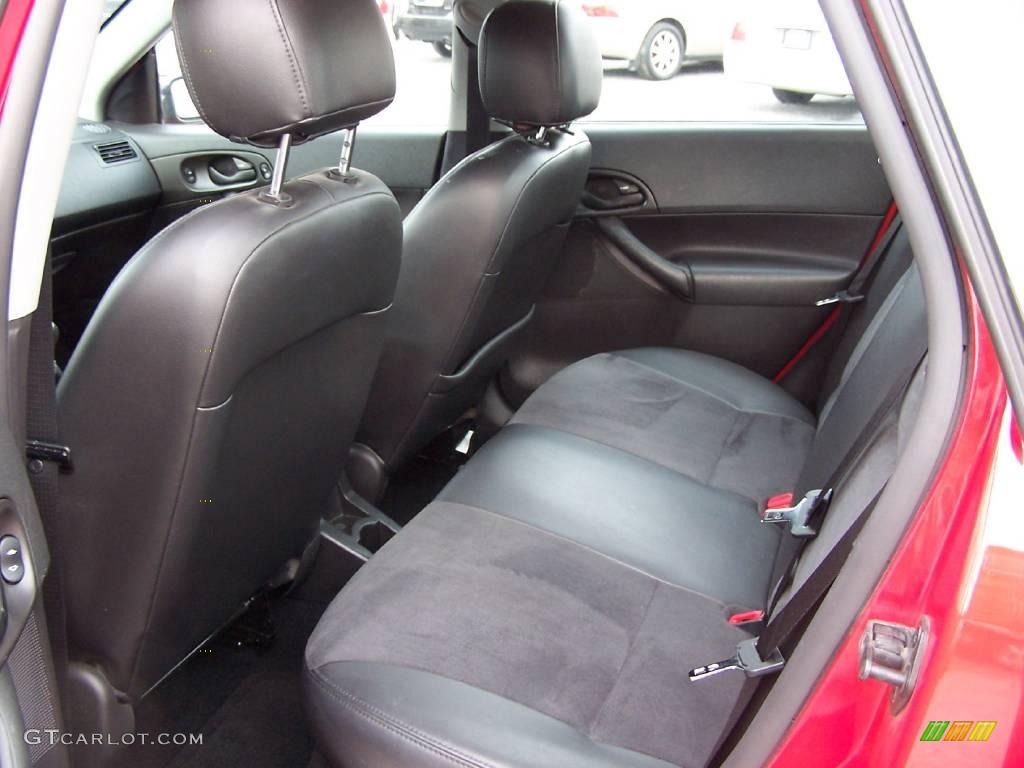 2007 Focus ZX4 ST Sedan - Infra-Red / Charcoal photo #8