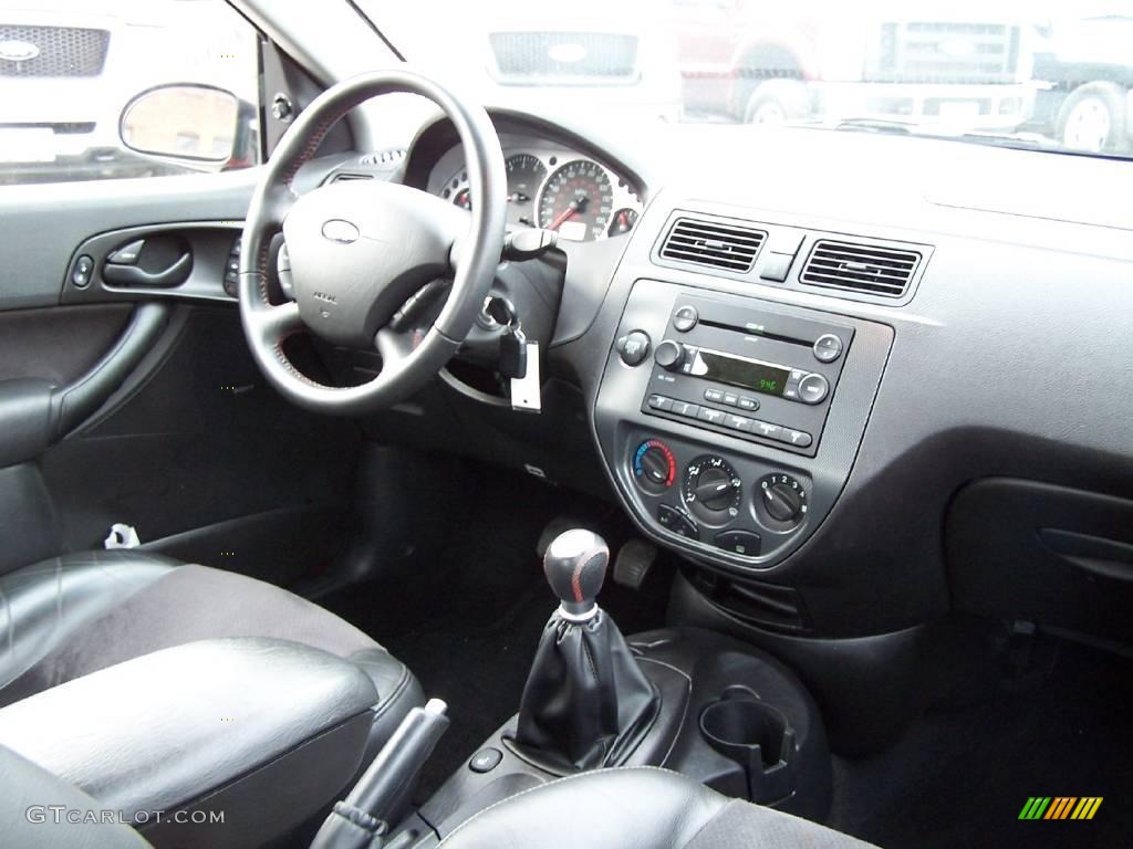 2007 Focus ZX4 ST Sedan - Infra-Red / Charcoal photo #9