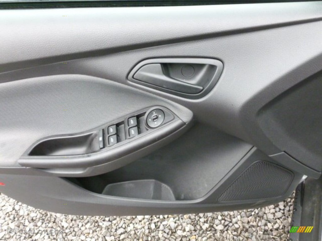 2012 Focus SE SFE Sedan - Ingot Silver Metallic / Charcoal Black photo #13