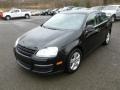 Black - Jetta SE Sedan Photo No. 3