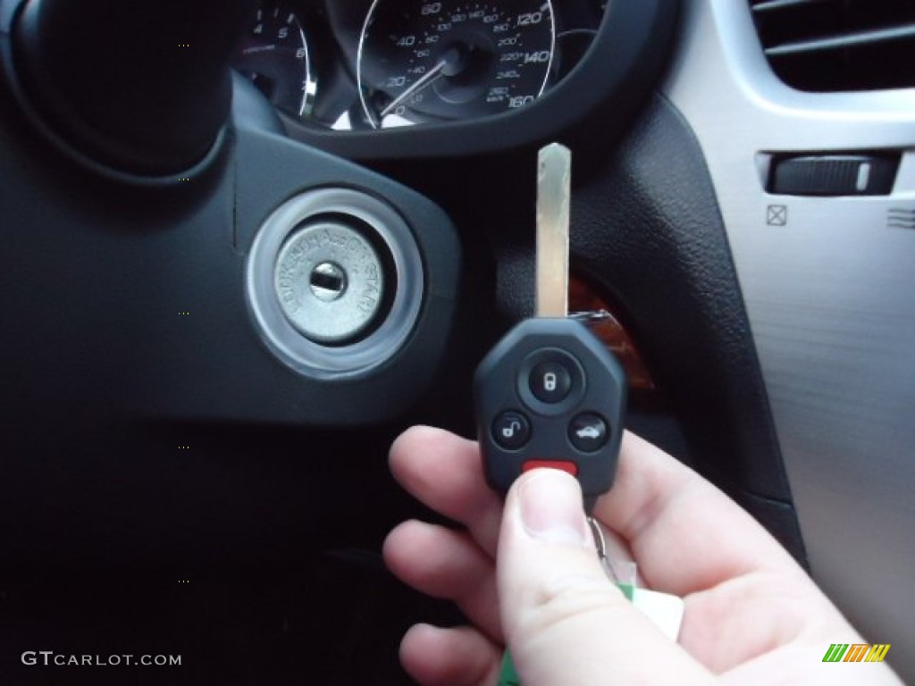 2012 Subaru Outback 3.6R Limited Keys Photos