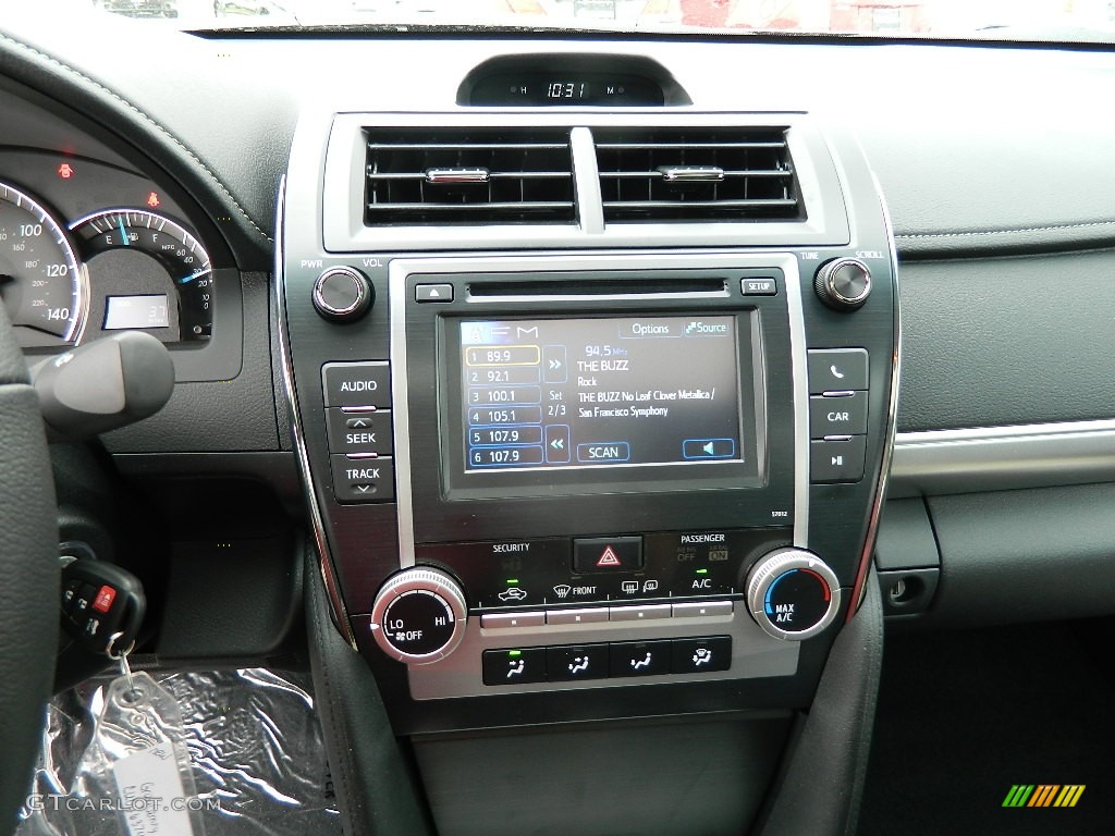 2012 Toyota Camry SE Controls Photo #60316526