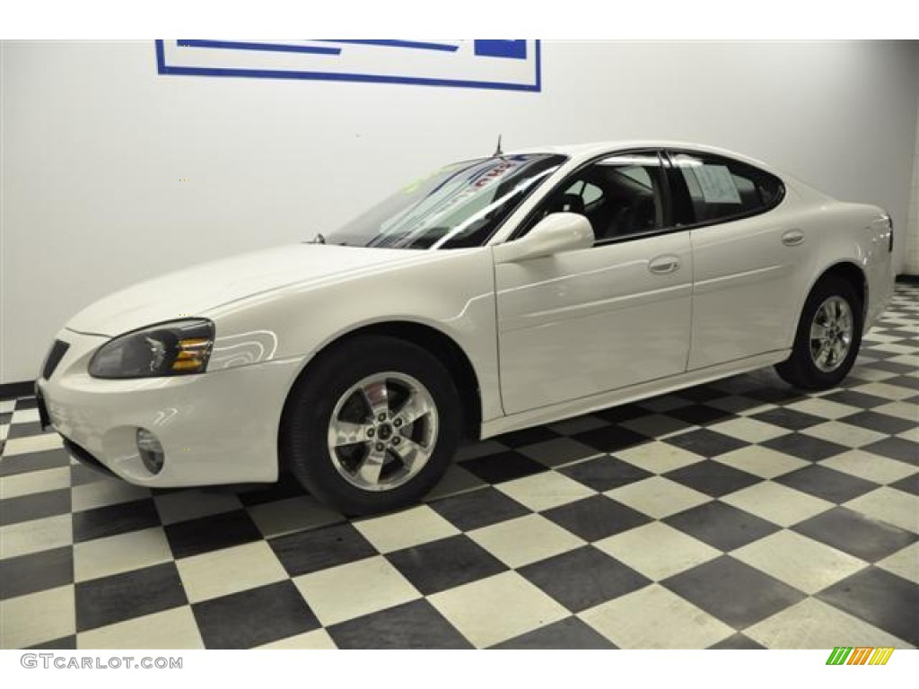 2005 Grand Prix GT Sedan - Ivory White / Dark Pewter photo #25