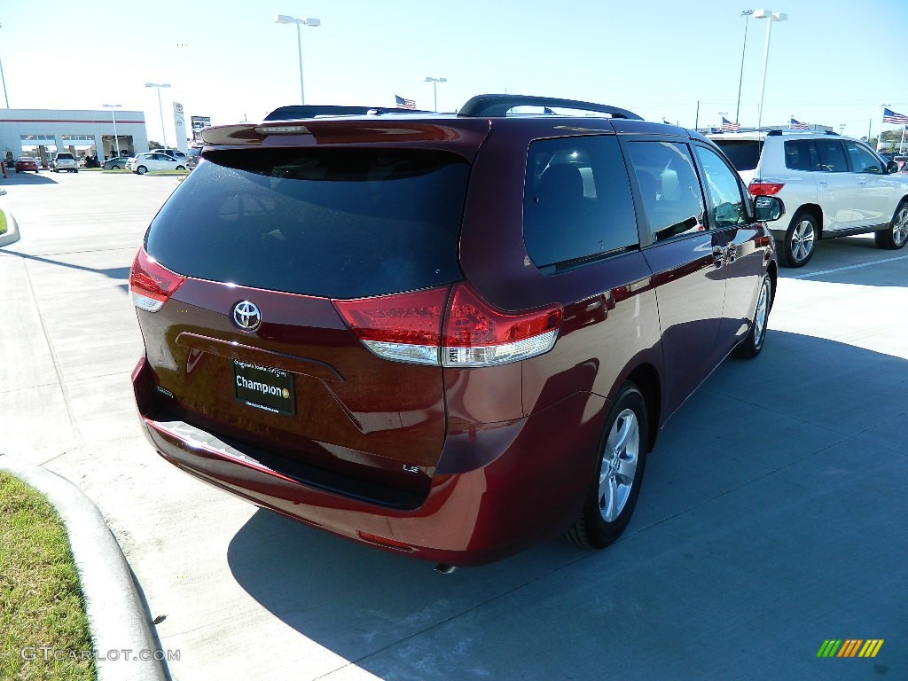 2012 Sienna LE - Salsa Red Pearl / Light Gray photo #5