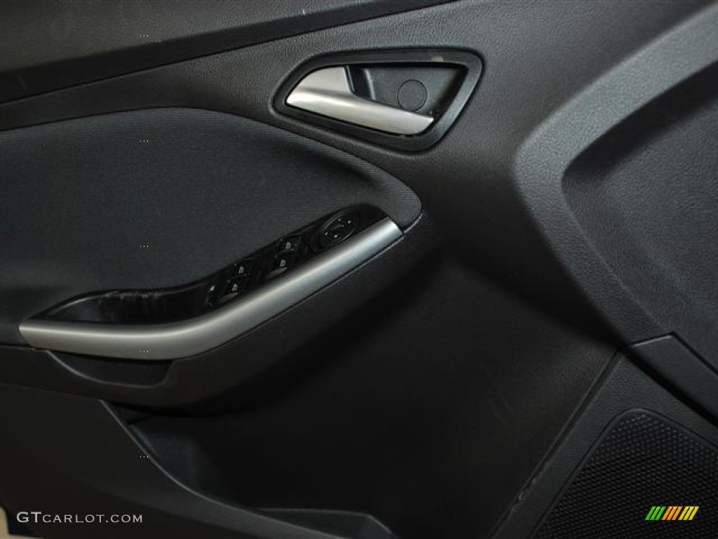 2012 Focus SE Sport Sedan - Sonic Blue Metallic / Two-Tone Sport photo #17