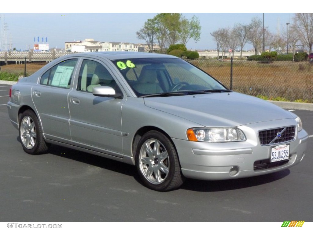 Silver Metallic Volvo S60