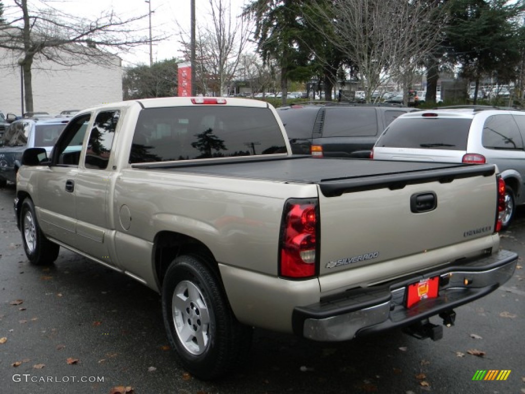 2004 Silverado 1500 LS Extended Cab - Sandstone Metallic / Dark Charcoal photo #4