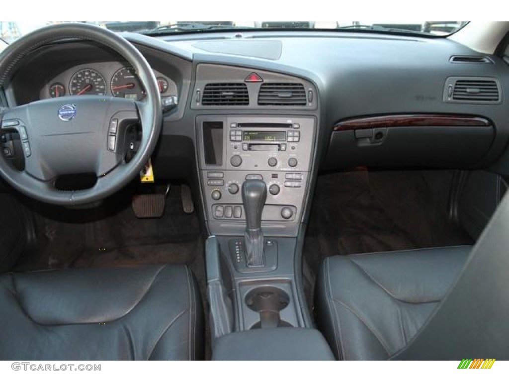 2003 V70 2.4T - Mystic Silver Metallic / Graphite photo #10