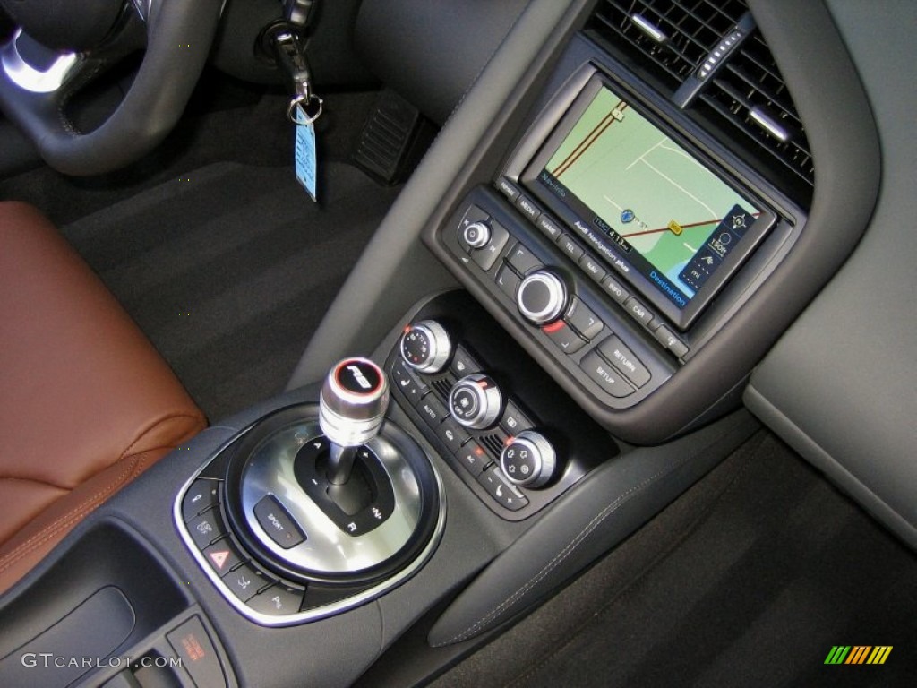 2011 Audi R8 Spyder 5.2 FSI quattro Controls Photo #60329840