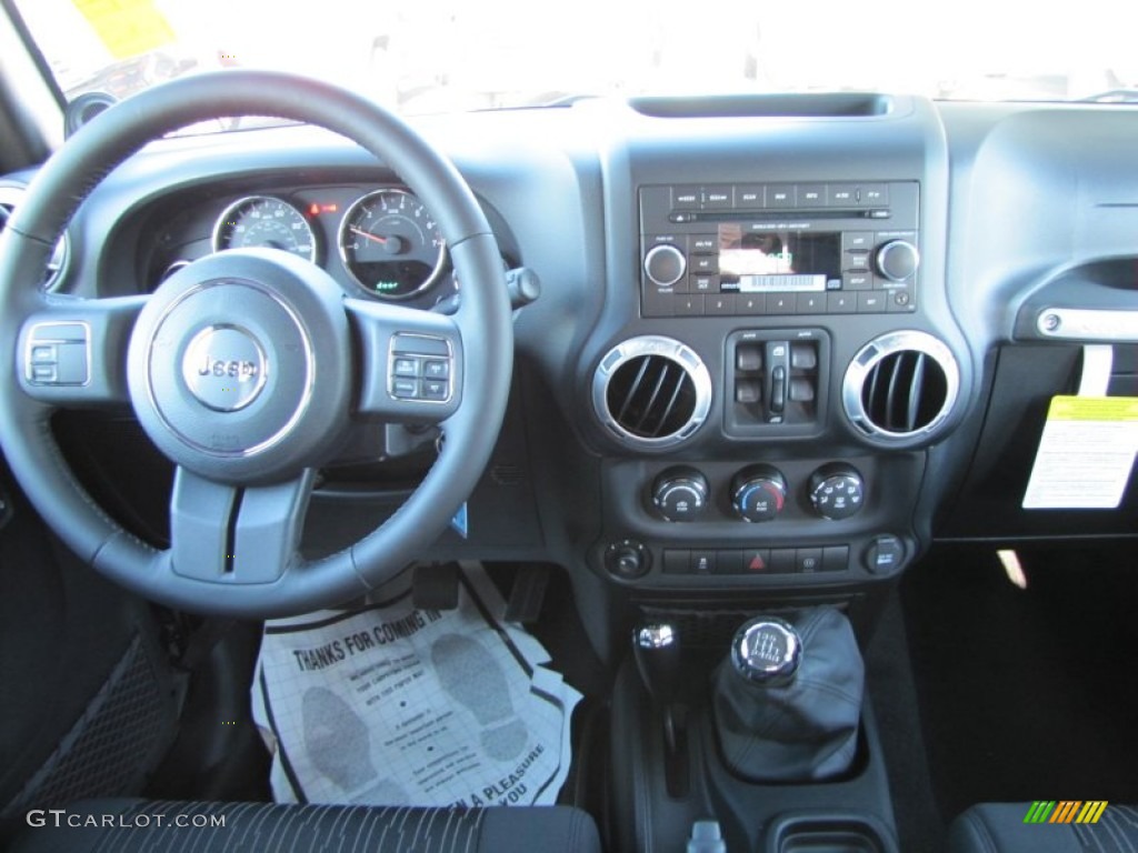 2012 Jeep Wrangler Unlimited Rubicon 4x4 Black Dashboard Photo #60330911